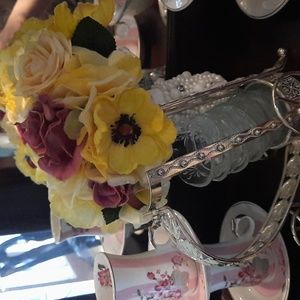 Ivory, yellow and purple pearl round bouquet